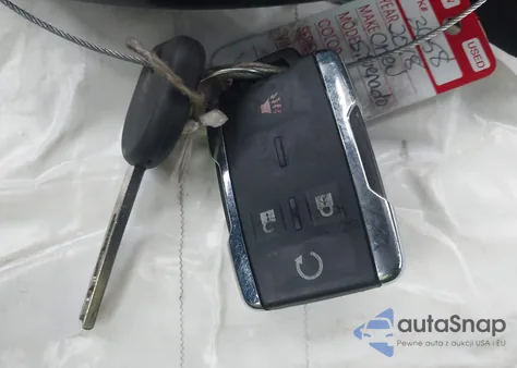 2018 Chevrolet Silverado 1500 1Lt из США, поврежденный, VIN 3GCUKREC8JG387946